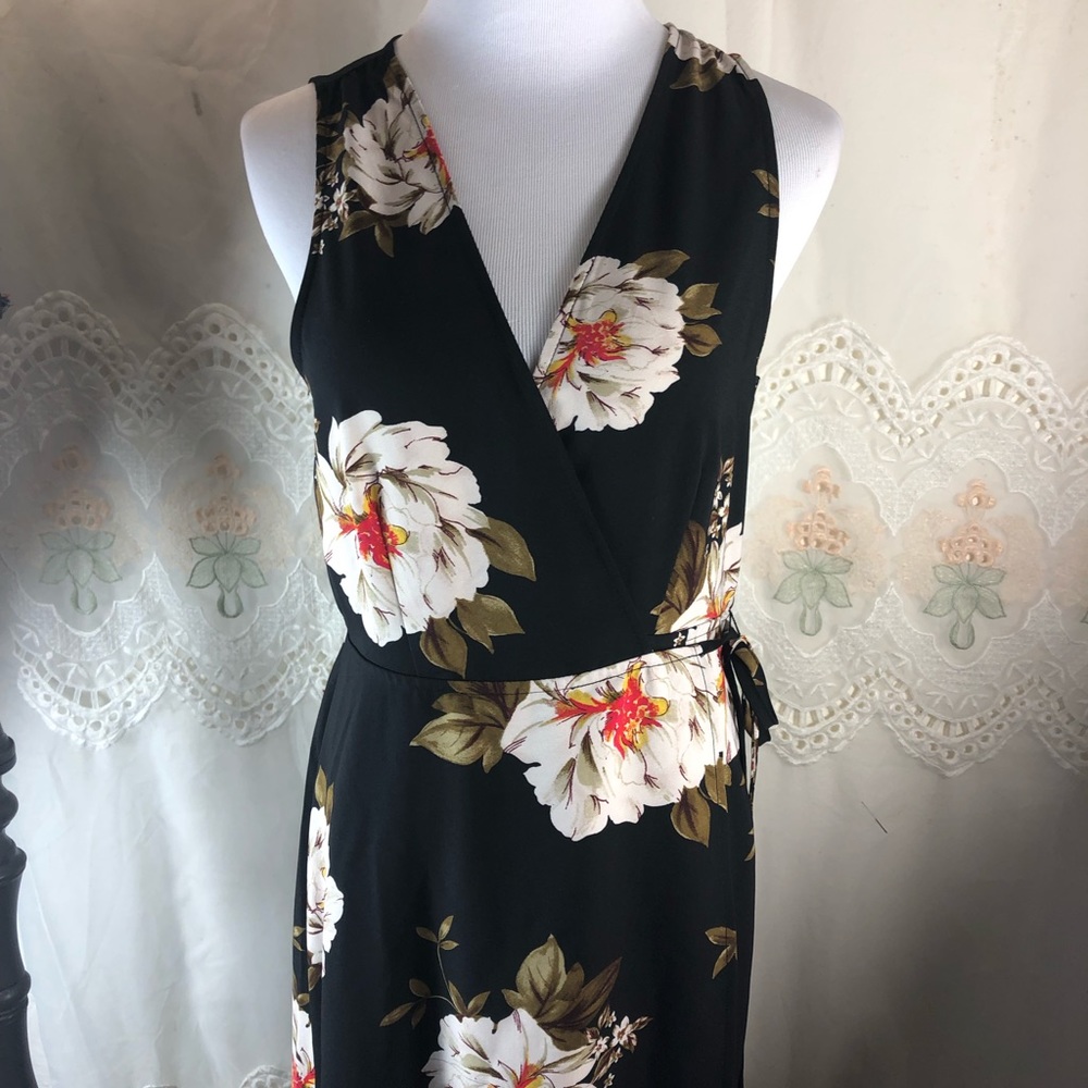 LEITH MAXI WRAP DRESS. Size. LARG.